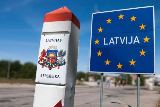 Прикордонники Латвії затримали вісьмох українців з підробленими Covid-тестами