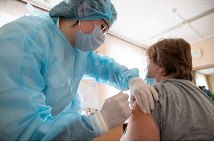 Комаровський розповів, що вчителі не йдуть вакцинуватися, бо їм «соромно»