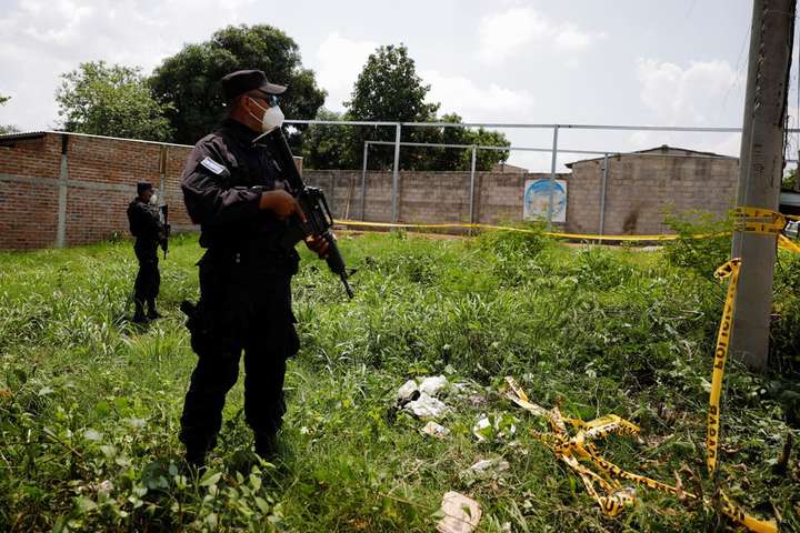 У Сальвадорі в садку колишнього полісмена знайшли вісім жіночих тіл