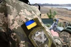 На Донбасі бойовики поранили трьох українських військових