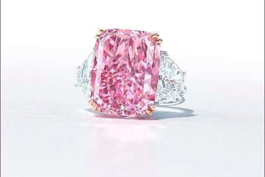 Камінець за $29 млн. У Гонконзі за рекордні гроші продали рожевий діамант