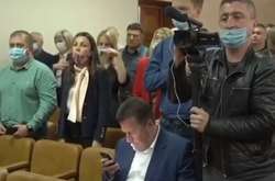 Новий соратник Тимошенко демонстративно не встав під час виконання гімну України