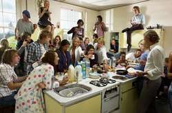 Наразі законодавчих обмежень по кількості реєстрацій на площу житла – немає