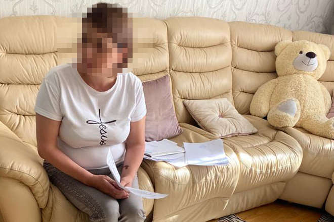 У квартирах підозрюваних відбулися обшуки - Двох власниць турагентств у Києві підозрюють у нелегальному переправленні іноземців
