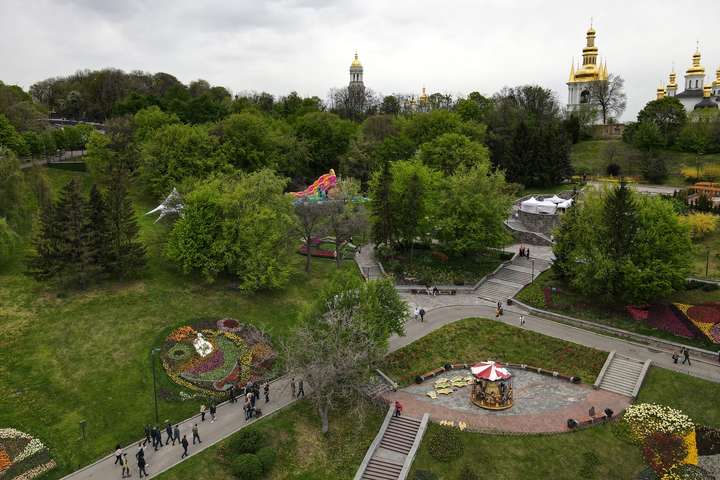 З яскравими барвами й затишними куточками: в Києві понад 8 тис. га зелених зон (відео)