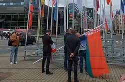 Міський голова Риги і глава МЗС Латвії зняли прапор Білорусі у Ризі