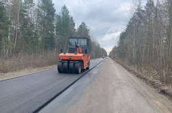 Дорожники влаштували на об’єкті вирівнюючий шар заввишки 6 см