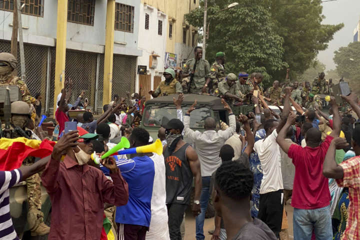 Новий держпереворот? Військові в Малі заарештували президента і прем'єра