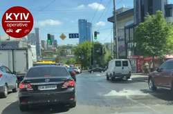 Стався витік води на проїжджій частині по вулиці Липківського