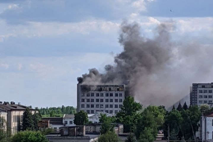 Масштабный пожар в Харькове: горит завод «Коммунар»