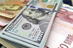 За прогнозом аналітиків, протягом найближчого тижня очікується незначне зниження курсу долара до гривні