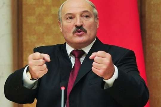 Примусова посадка літака в Білорусі. Лукашенко «перевів стрілки» на Швейцарію