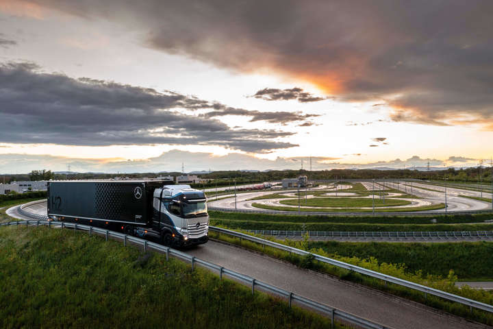 Daimler і Shell створюють вантажний коридор з 150 водневими заправними станціями