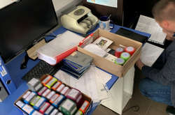 Під час обшуків правоохоронці виявили близько 50 печаток фіктивних суб’єктів господарювання, «чорнову» бухгалтерію та документацію