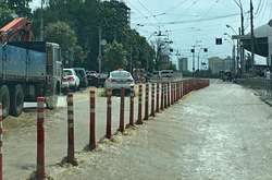 Масштабний прорив трубопроводу у центрі Києва: біля метро «Либідська» перекрито дорогу (відео)