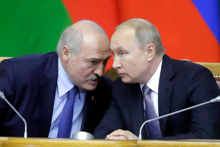 «Управління гнівом». Як страх смерті штовхає Лукашенка в обійми Путіна