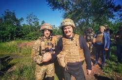 Порошенко привіз військовим на Донбас комплект камер спостереження