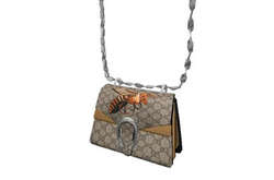 Виртуальную сумку Gucci продали дороже, чем настоящую