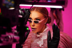 Слава Каминская представила восемь альтер-эго в новом клипе (видео)