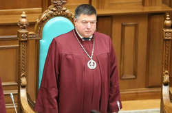 Прокурори добиваються у слідчого судді, аби той застосував привід до ексголови КС Олександра Тупицького за систематичне ігнорування засідань.