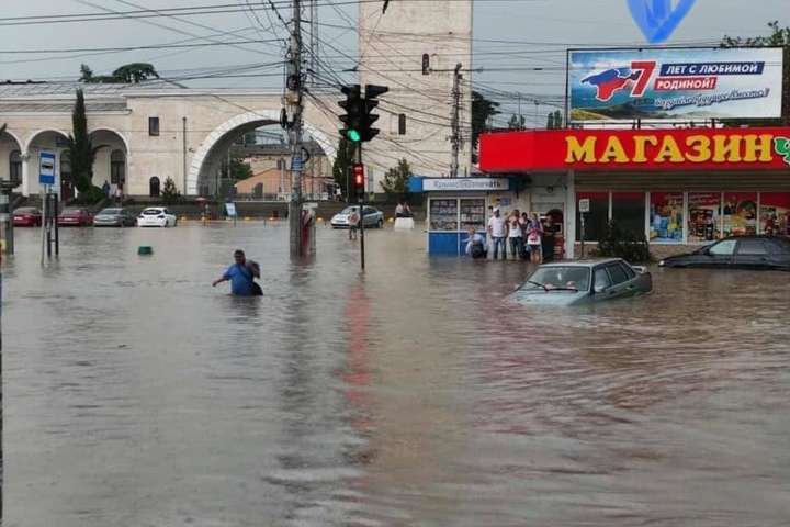 Окупований Сімферополь пішов під воду після зливи