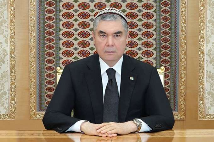 У Туркменістані чиновників змусили поголити голови