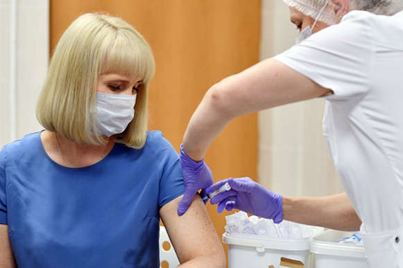 У Польщі зробили вже 20 мільйонів щеплень проти коронавірусу