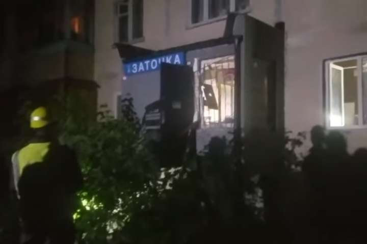 У будинку в Києві стався вибух, є постраждалий (відео)