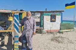 «Господар острову Джарилгач»: український телеведучий розповів про монаха-відлюдника