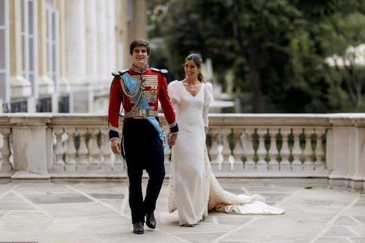 У мережі порівняли весільні сукні обраниць Джонсона та іспанського аристократа (фото)