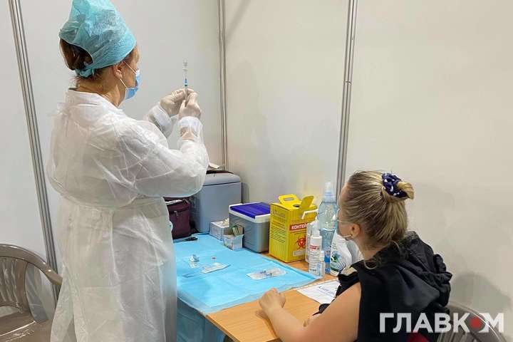 У Києві відкриють ще десять центрів вакцинації. Хто там зможе щепитися