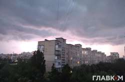 Оголошено штормове попередження: потужні дощі затоплюватимуть Україну три дні поспіль