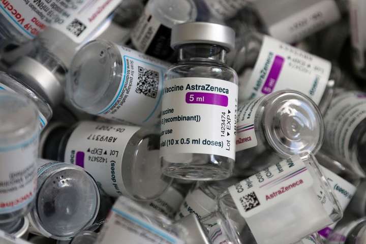 МОЗ терміново зареєстрував вакцину AstraZeneca, вироблену в ЄС