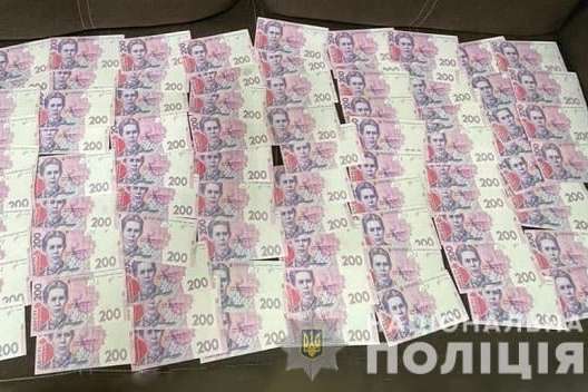 У Києві іноземець виготовляв і збував фальшиву валюту (фото)