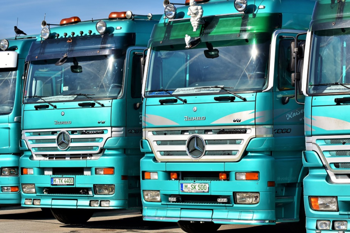 Движение грузовиков ограничили по дорогам Украины. Запрет будет действовать в жару