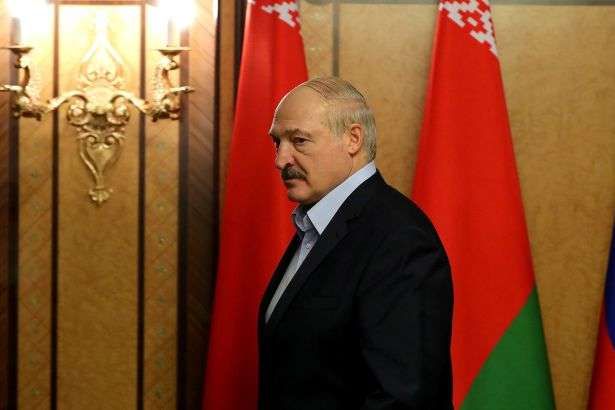 «Путина попрошу, чтобы отвез меня в Крым». Лукашенко хочет открыть новое авиасообщение