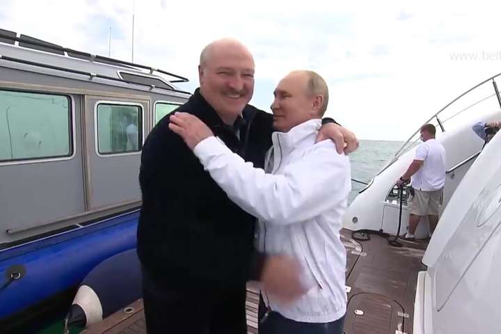 Сколько будут стоить объятия Путина и Лукашенко