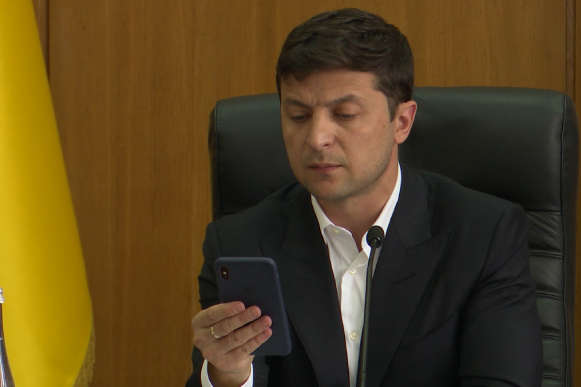 Рада приняла закон Зеленского о «суде в смартфоне»: какие изменения следует ожидать