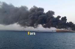 Згоріло і потонуло. В Оманській затоці пішло на дно найбільше судно ВМС Ірану