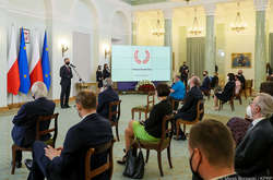 Дуда нагородив трьох українців за допомогу полякам