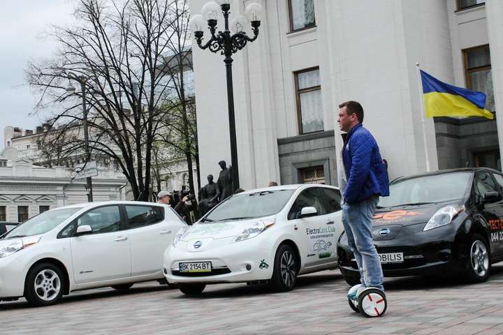 В яких областях України найбільше електромобілів: статистика