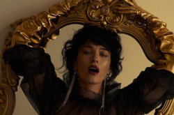 Мокрая искусительница. Астафьева в купальнике заставила мужчин оцепенеть от восторга (фото)