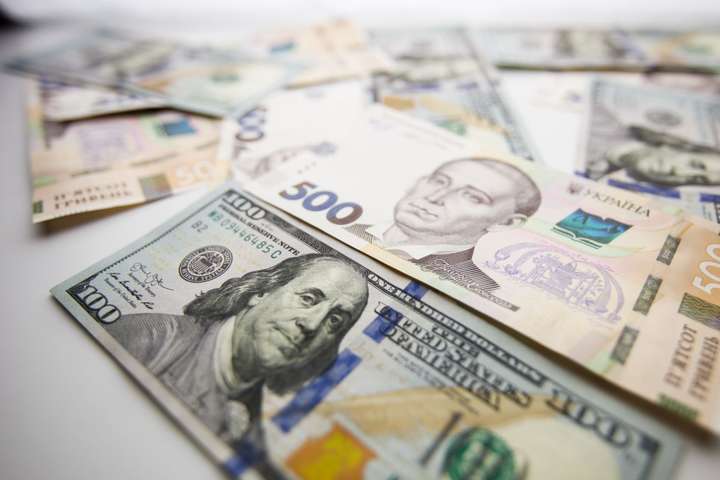 Долар впав до мінімуму з серпня 2020: курс валют на 4 червня 
