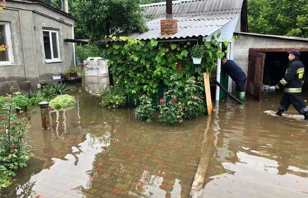 У Дніпрі через зливи затопило 90 будинків