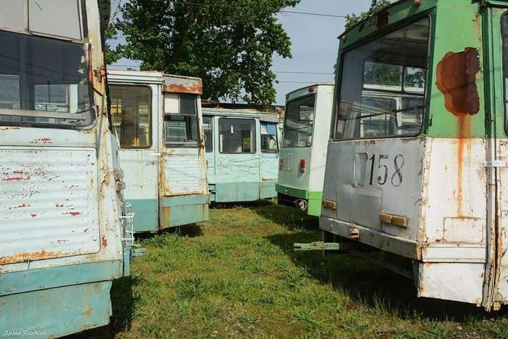Злидні і розруха: в мережі показали старі трамваї в окупованому Луганську (фото)