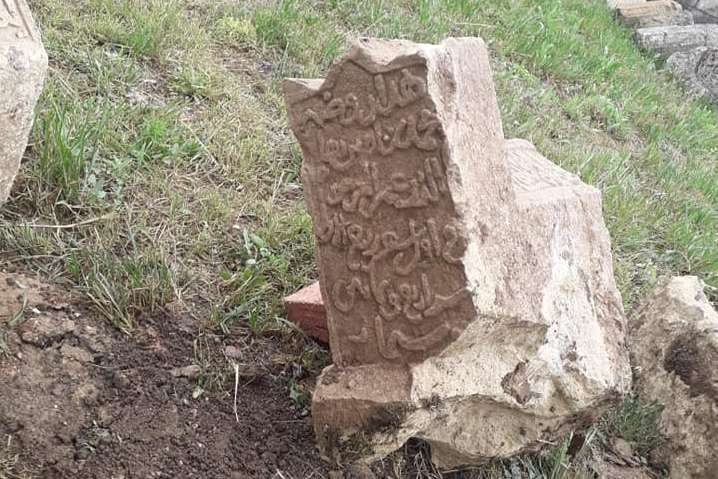 У Криму під стадіоном знайшли стародавнє мусульманське кладовище (фото, відео)
