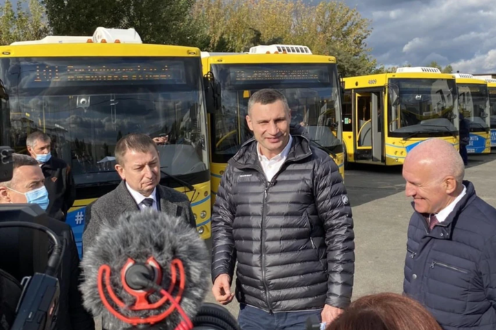 Кличко пояснив, чому Київ закупив білоруські автобуси