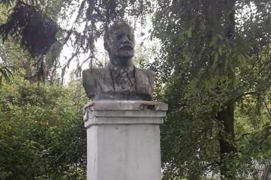 «Гудбай», Ленін. На Хмельниччині демонтували пам’ятник радянському диктатору