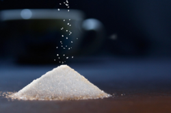 Сахар в Украине продолжит дешеветь: эксперт назвал причины