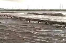 Кримську трасу «Таврида» затопили дощі (відео)